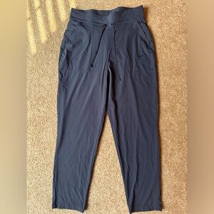 Nike- Bliss Luxe Women's 7/8 Training Pants
BLACK